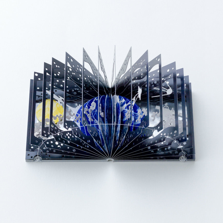 360° Book Earth and the Moon
