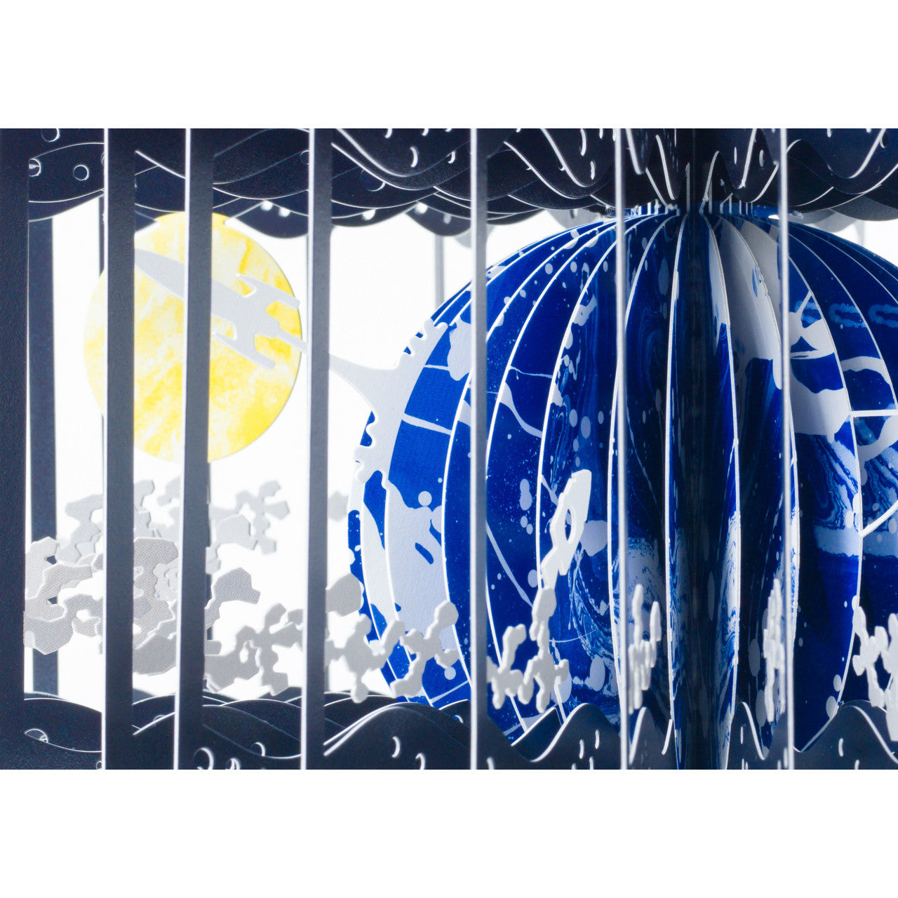 360° Book Earth and the Moon