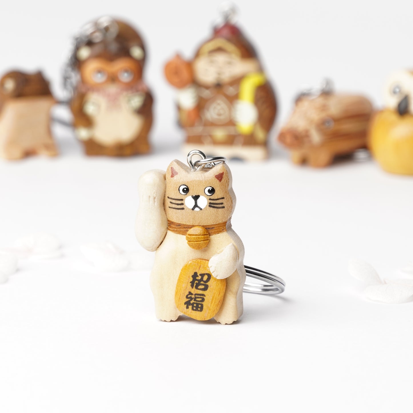 Handcrafted Wooden Maneki Neko Key Ring – Japanese Lucky Cat Charm for Wealth & Good Fortune