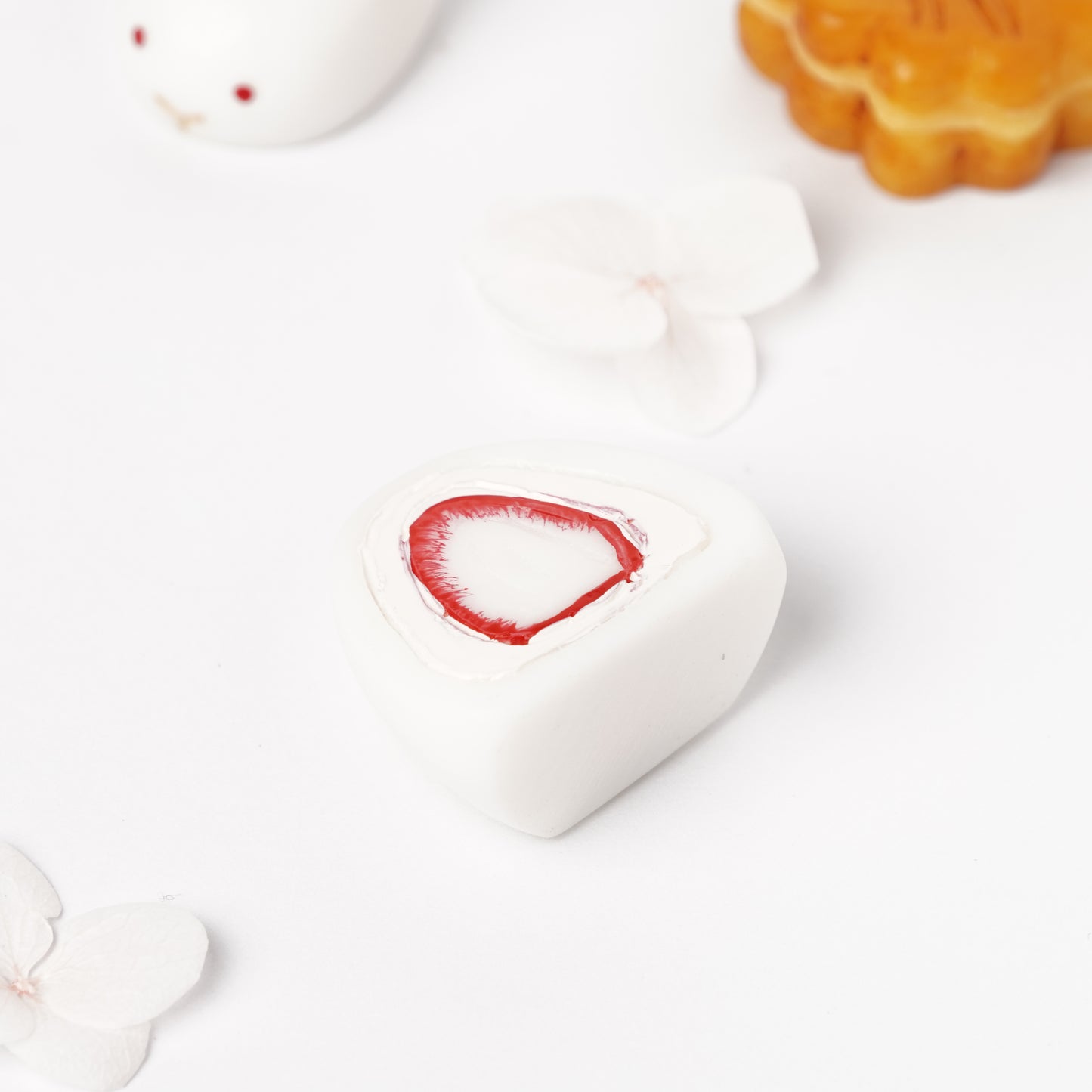 Wagashi Magnet Strawberry Daifuku (Japanese Traditional Sweets)