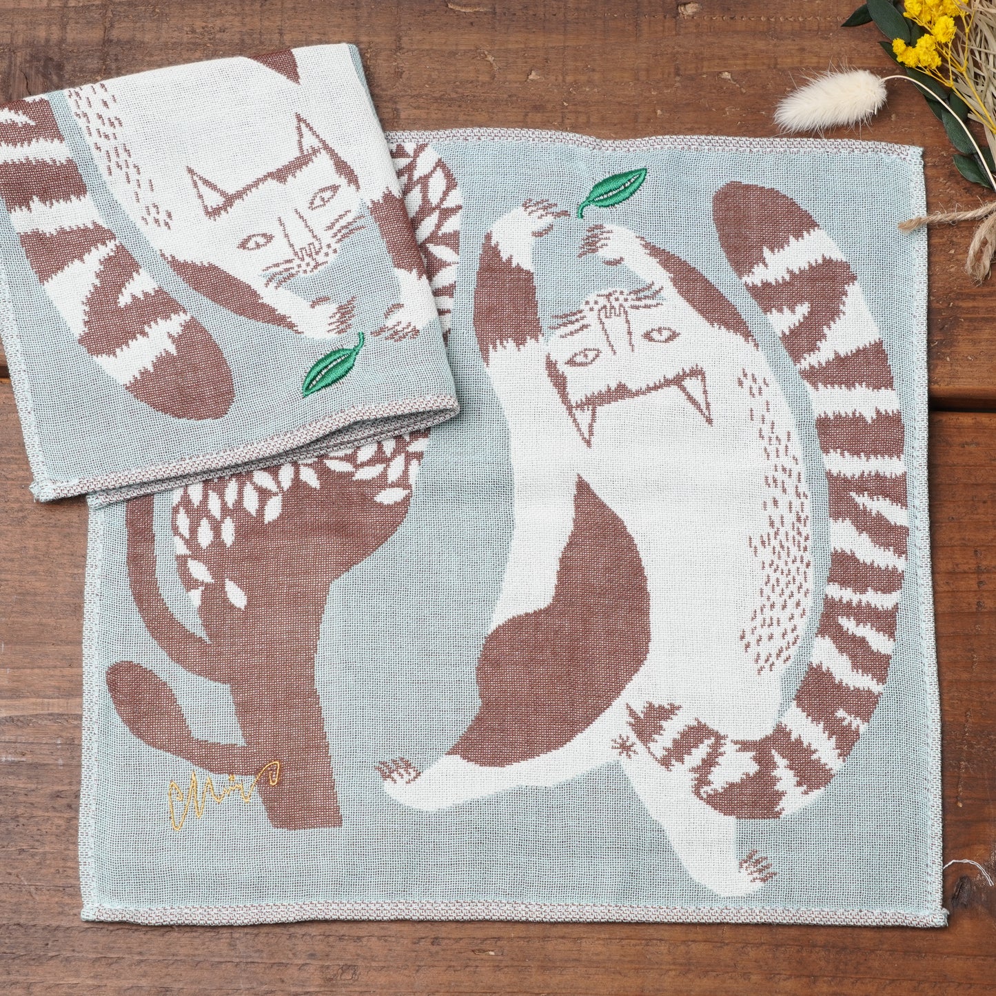 Hand towel cat