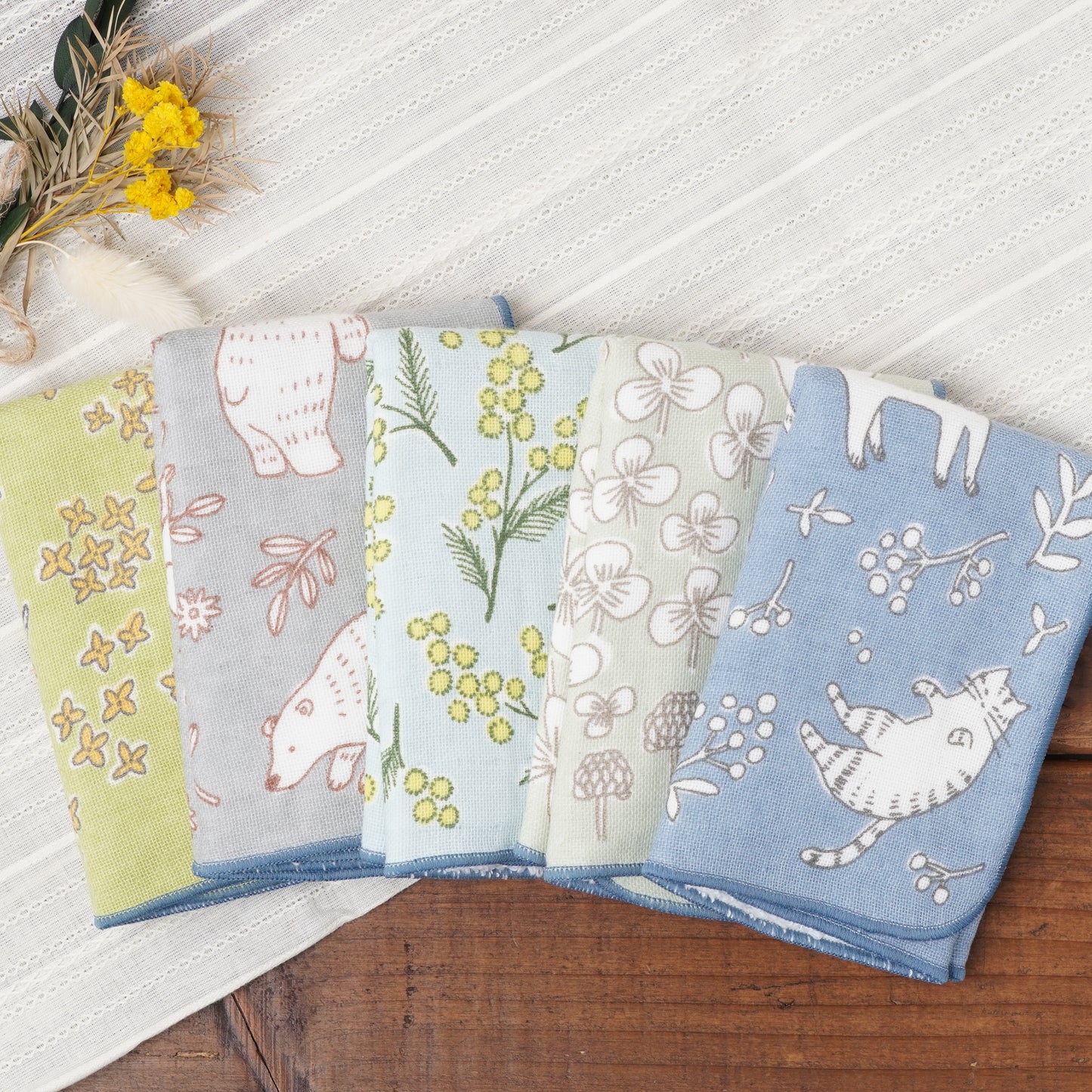 HUMMING Japanese Towel Handkerchief – Clover Pattern Mini Towel