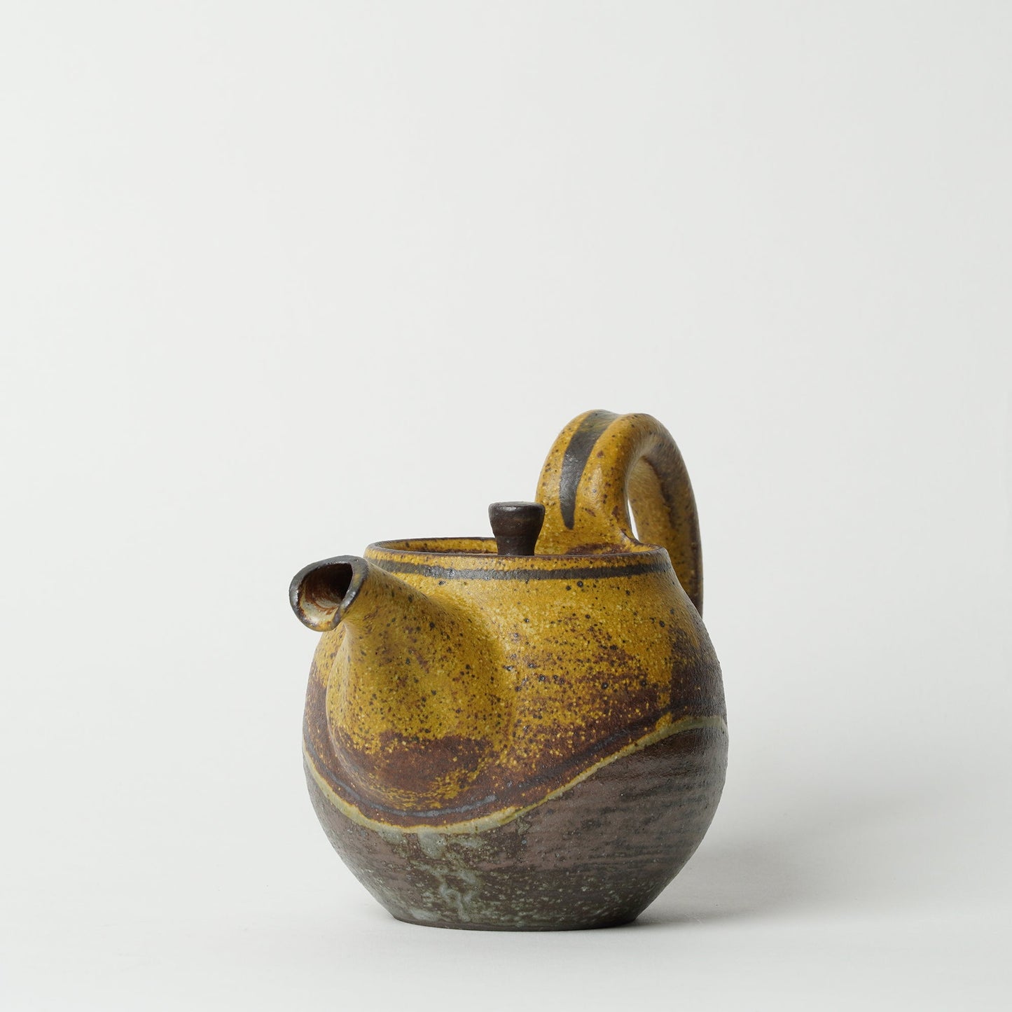 Toshinobu Araya Ryukakugama Tea Pot