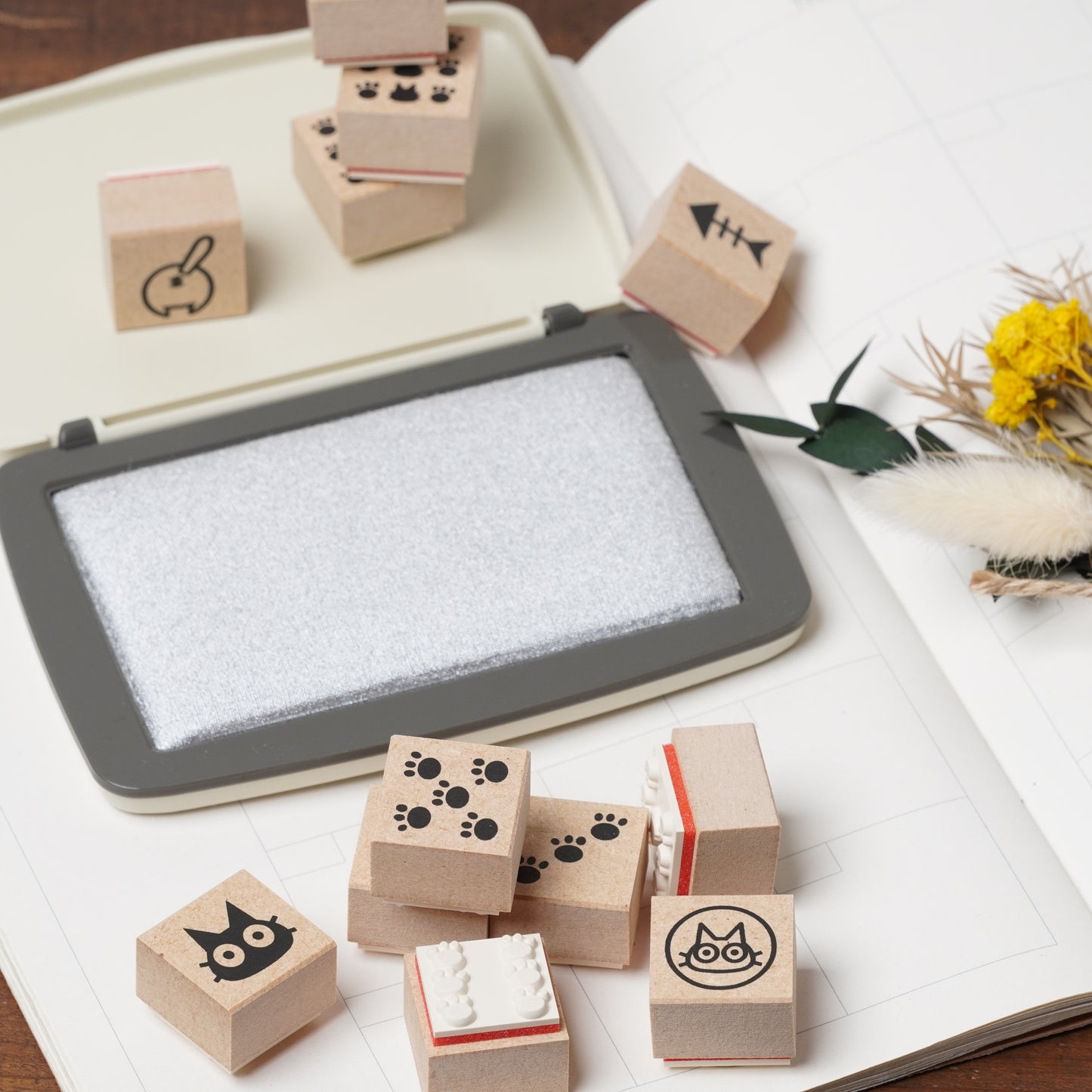 Stamp pad silver