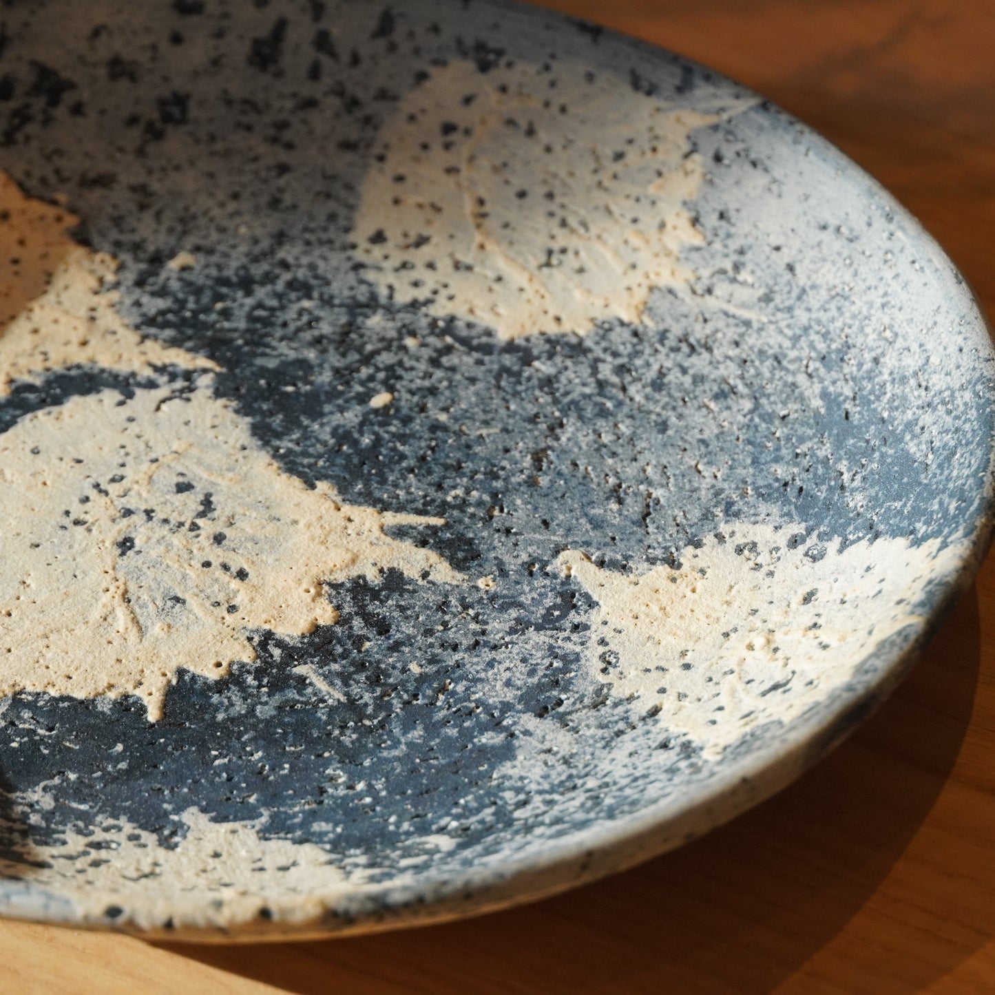 Nobuko Konno Large Round Plate Spot Blue