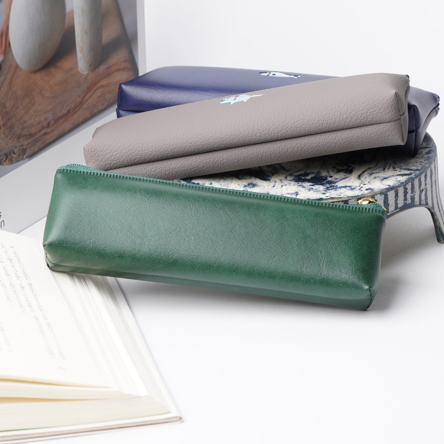 El COMMUN One Point chameleon Pen Case - Slim Pencil Pouch