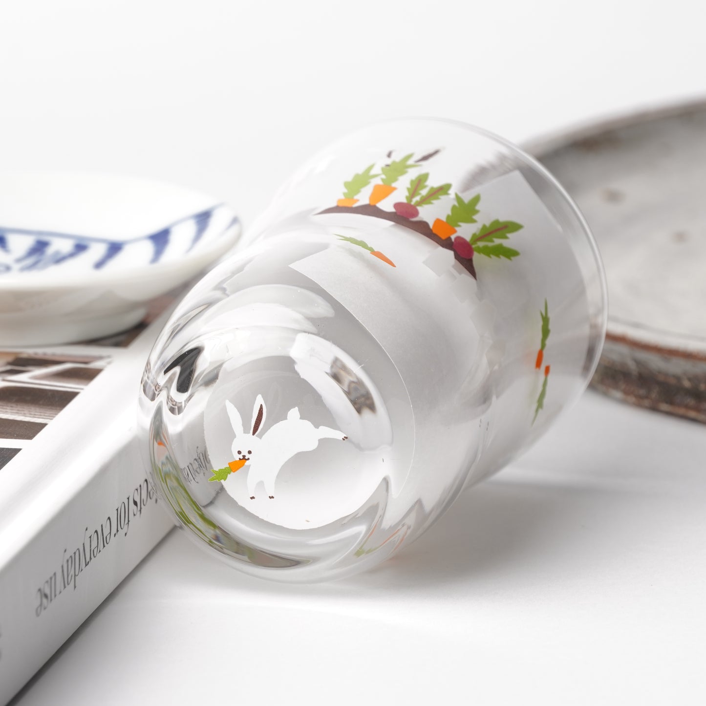 Tsuyoiko Glass M "Hide-and-Seek Bunny"