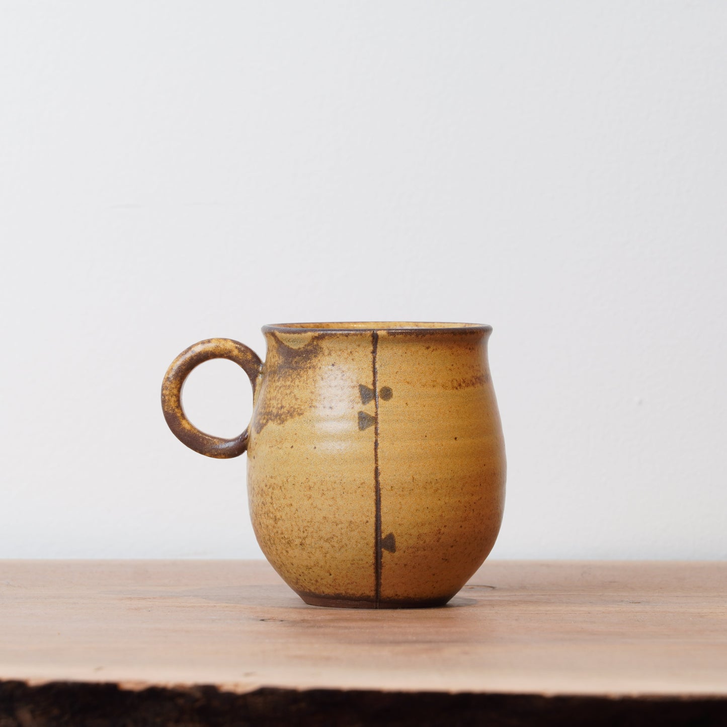 Toshinobu Araya Ryukakugama Round Mug