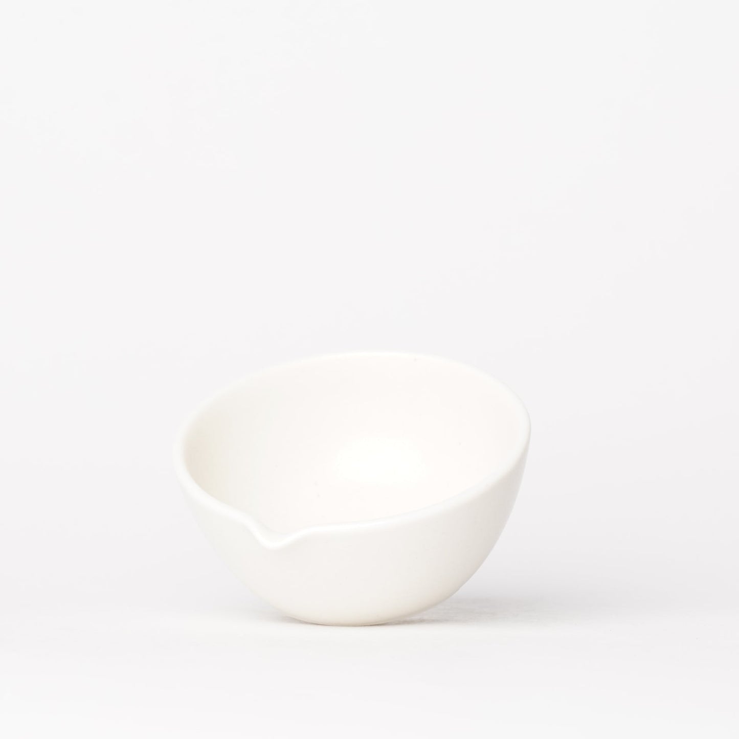 Minimalist Ceramic Lemon Squeezer – Handheld Citrus Juicer for Fresh Juice