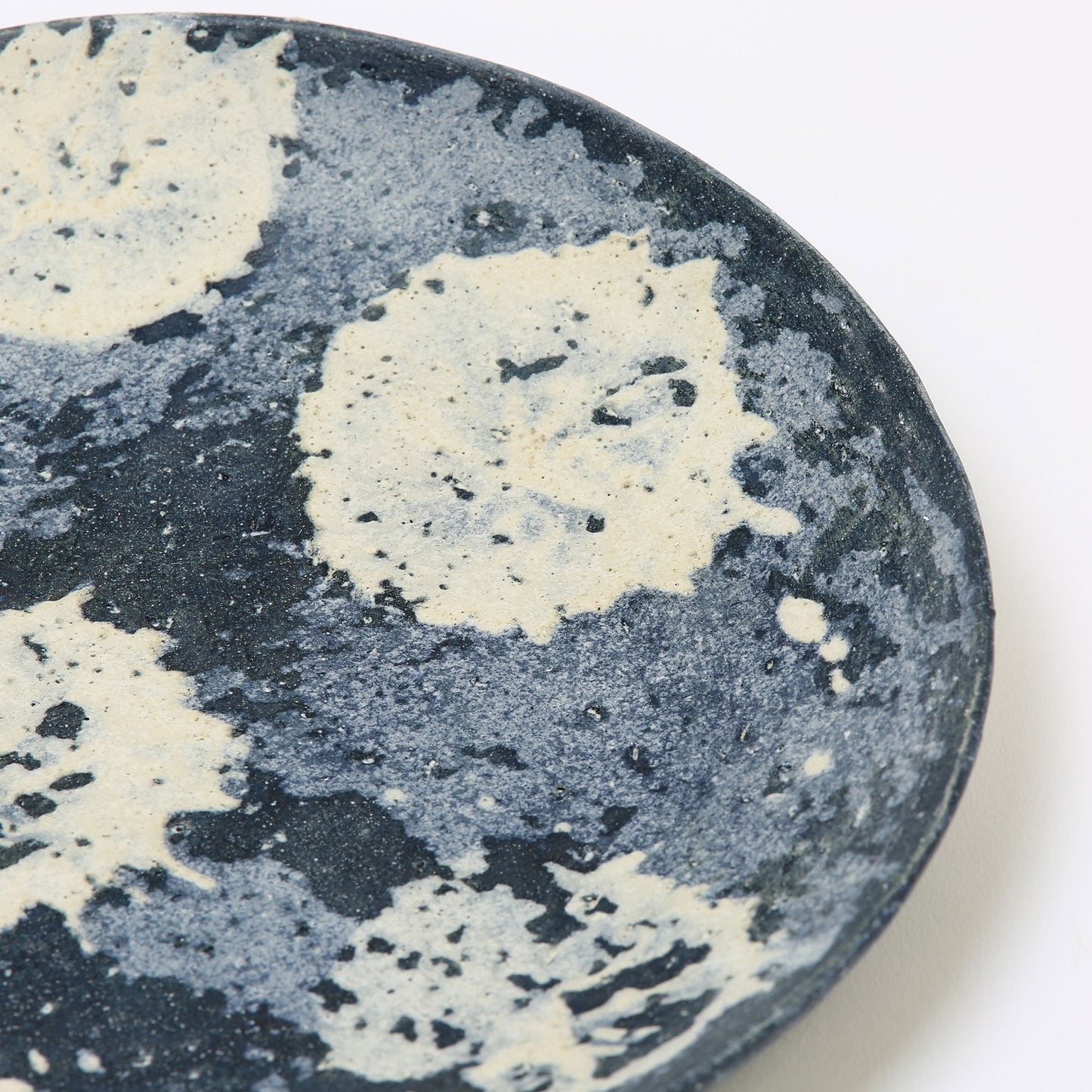 Nobuko Konno Large Round Plate Spot Blue