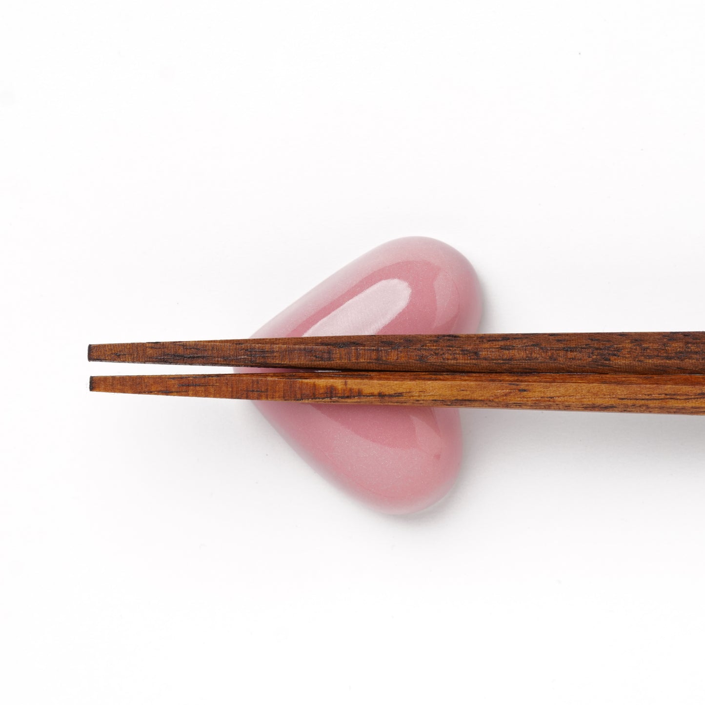 Ihoshiro Kiln Chopstick Rest – Heart Chocolate Design