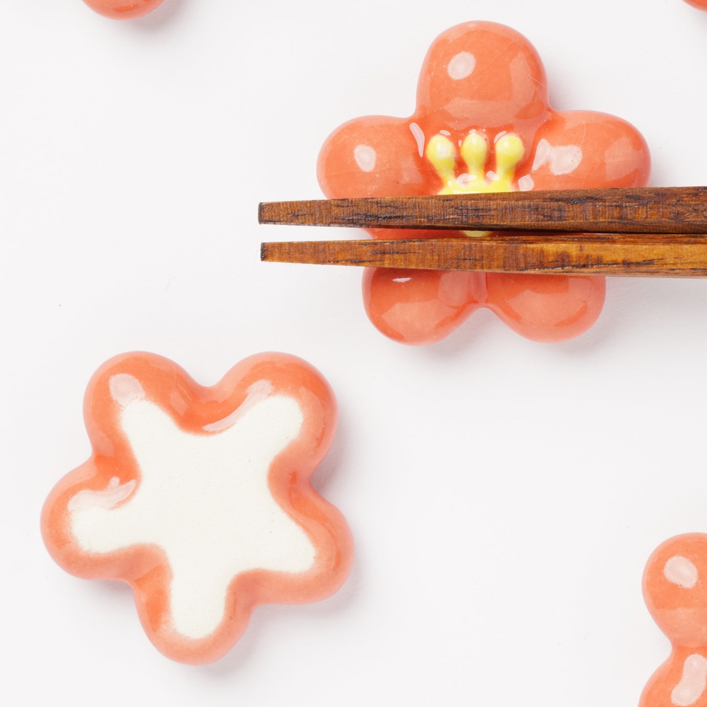 Ihoshiro Kiln Chopstick Rest – Plum Blossom (Ume) Design