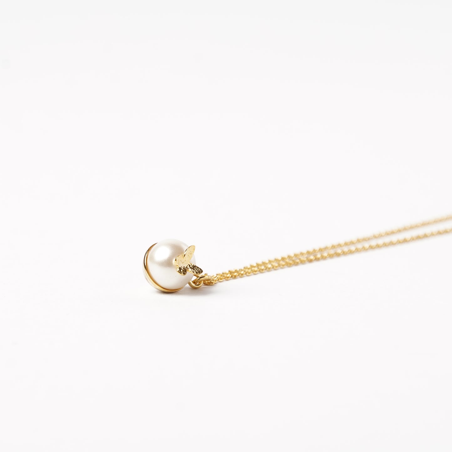 Butterfly Pearl Necklace - Nickel-Free K18 Gold Elegant Pendant