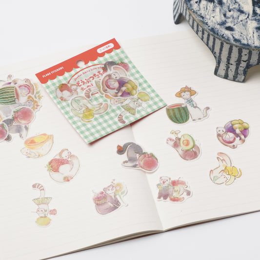 Joyful Daily Life of Animals - Weasel with Fruit