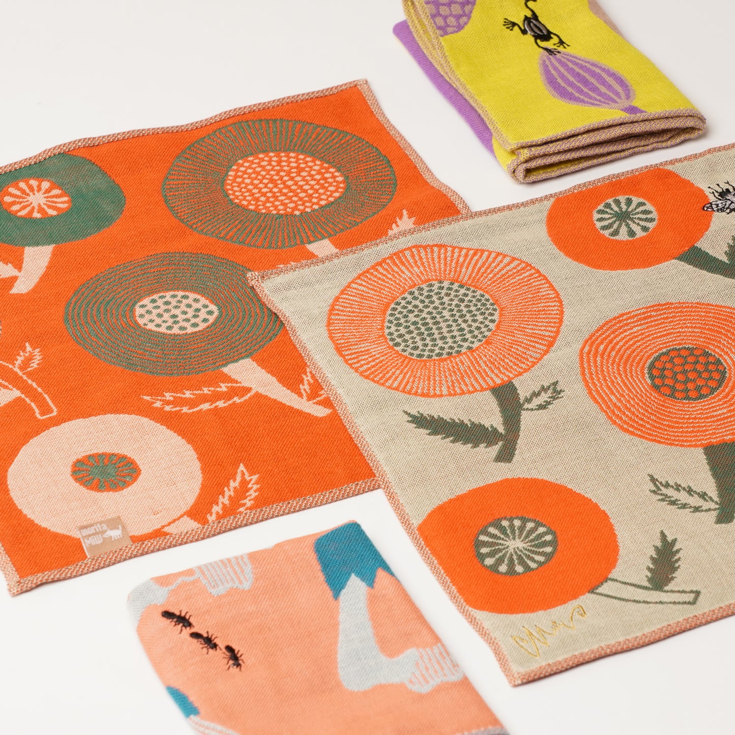 【moritaMiW】Hand Towel - Carpenter Bee