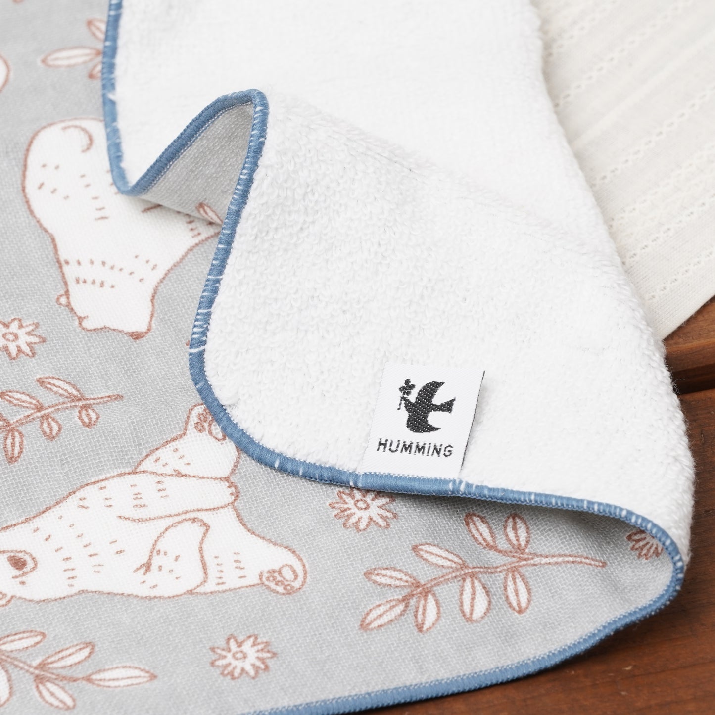 HUMMING Japanese Towel Handkerchief – Polar Bear Pattern Mini Towel