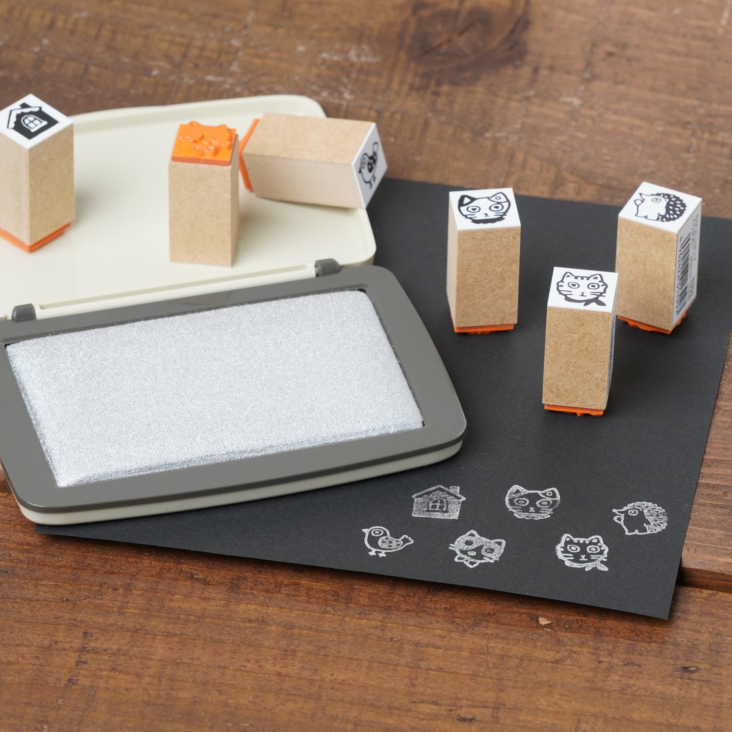 Stamp pad silver