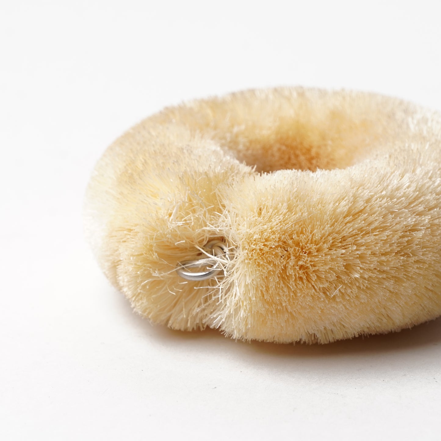 Kamenoko Tawashi White Scrubbing Brush Small
