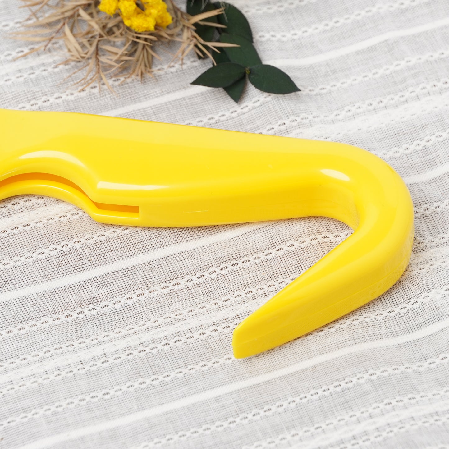 Easy-Open Tool with Folding Cutter for Cardboard Boxes