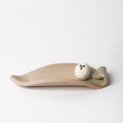 Shigarakiyaki Incense Holder Owl on a leaf