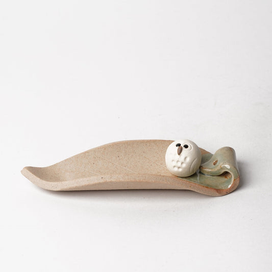 Shigarakiyaki Incense Holder Owl on a leaf