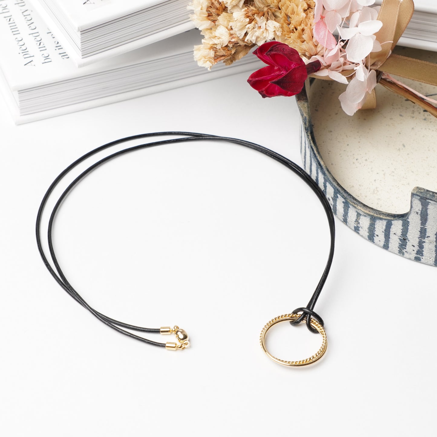2-Way Magnetic Glass Holder Necklace - Melody Accessory