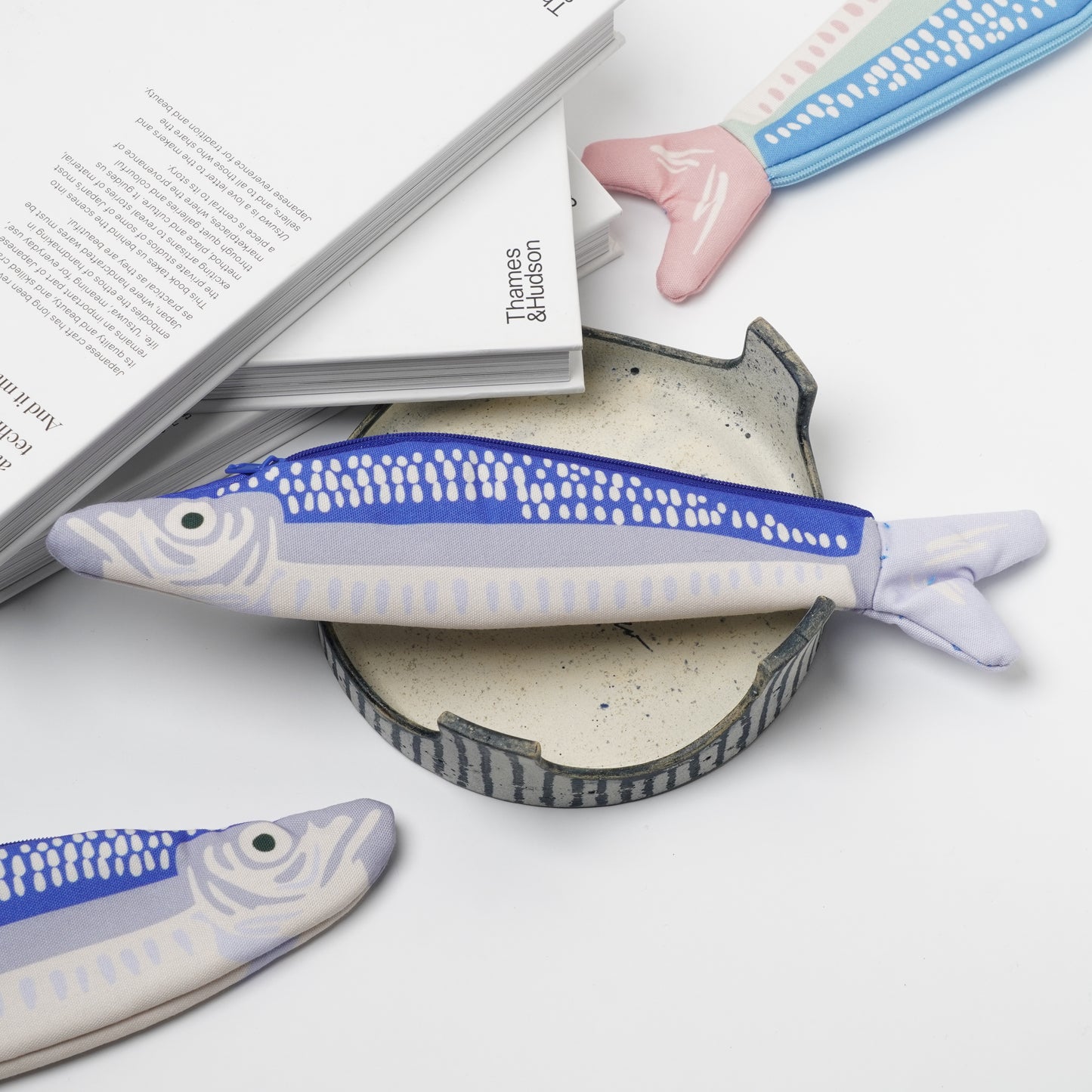 EL COMMUN OSAKANACASE Fish Pen Case