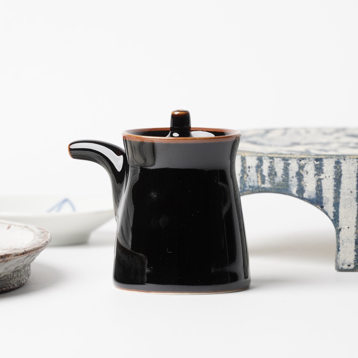 Hakusan Porcelain G-Type Soy Sauce Dispenser Small Black Ceramic 80ml