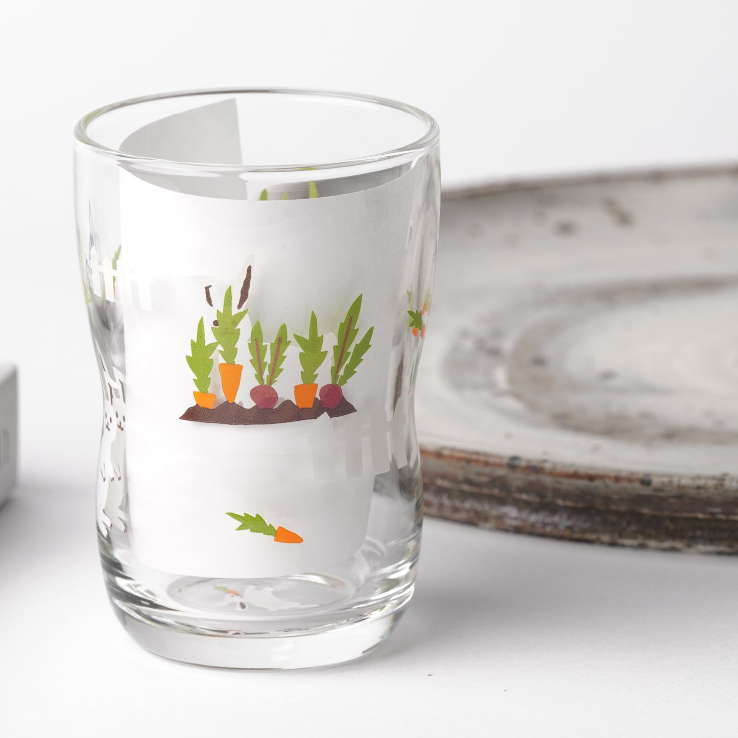 Tsuyoiko Glass M "Hide-and-Seek Bunny"