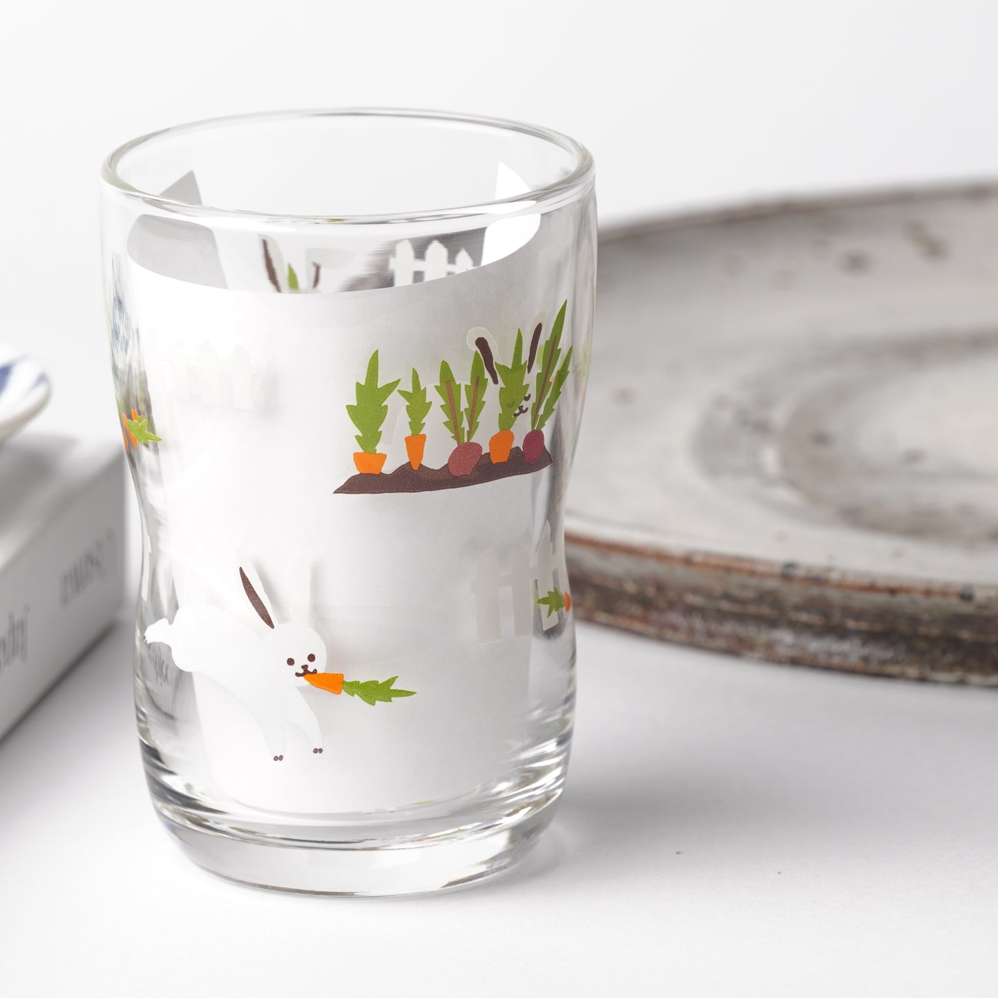 Tsuyoiko Glass M "Hide-and-Seek Bunny"