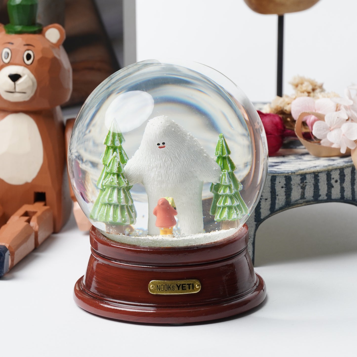 Yeti Snow Globe – NOOKs Decorative Resin & Glass Snow Dome