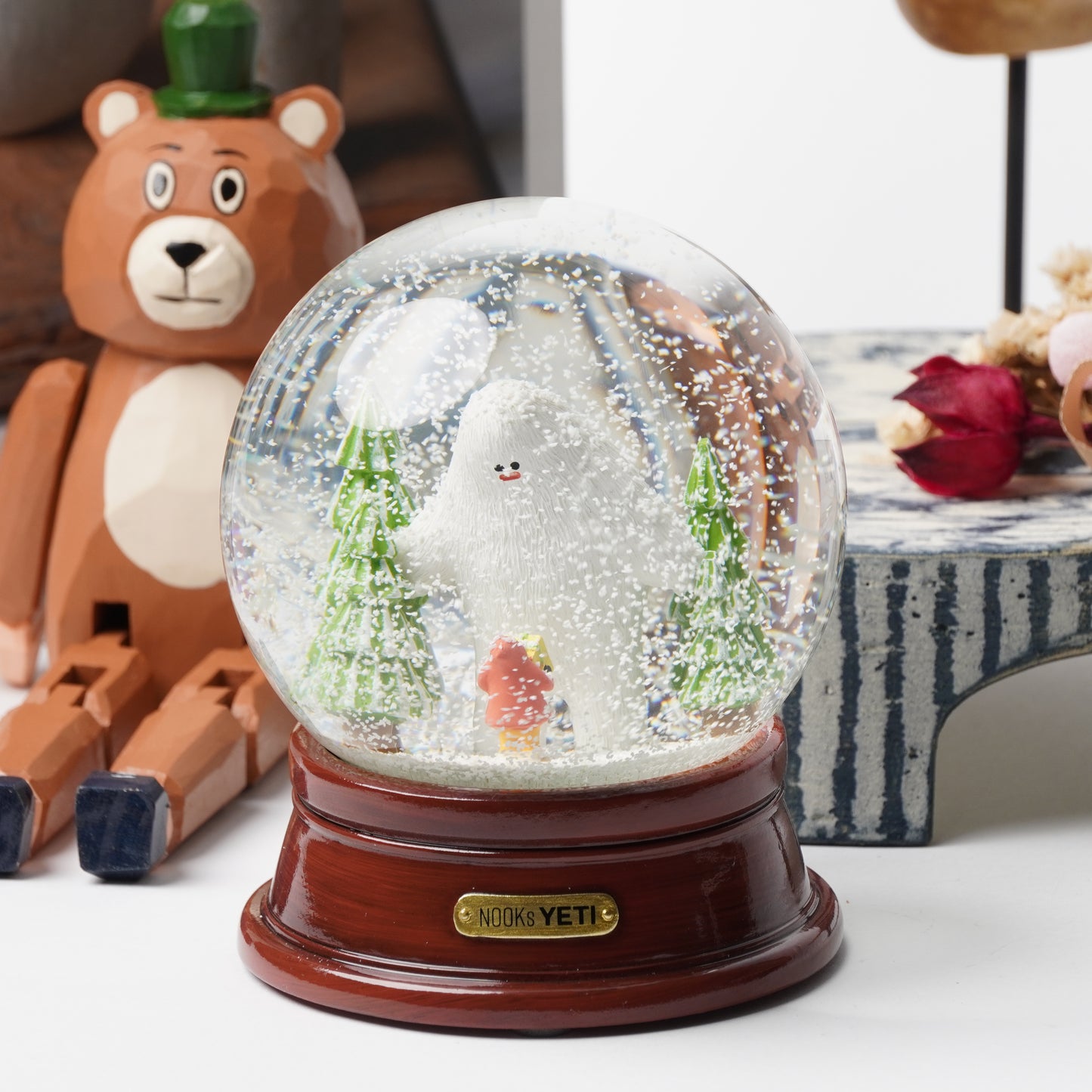 Yeti Snow Globe – NOOKs Decorative Resin & Glass Snow Dome