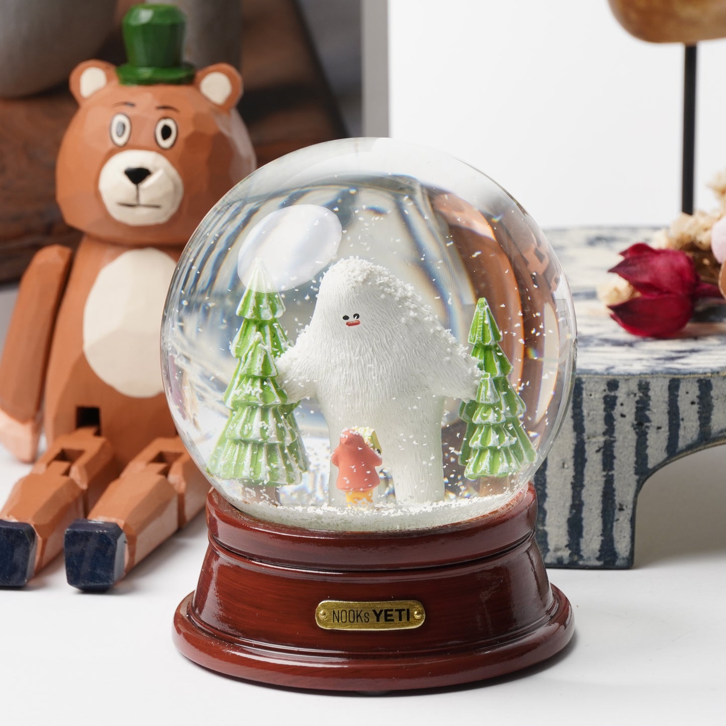 Yeti Snow Globe – NOOKs Decorative Resin & Glass Snow Dome
