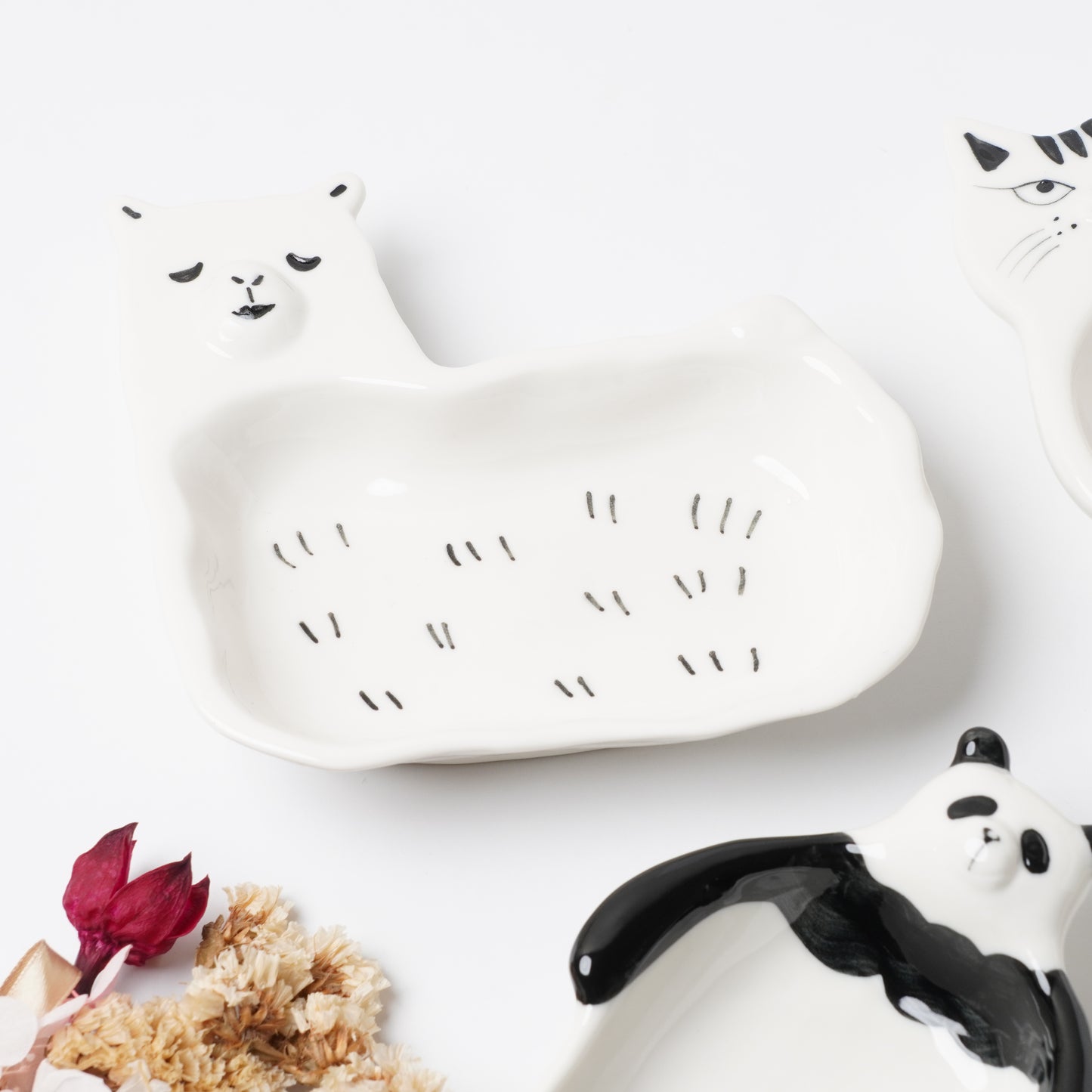 Creer Scenery Vase Animal Motif Ceramic Tray - Alpaca