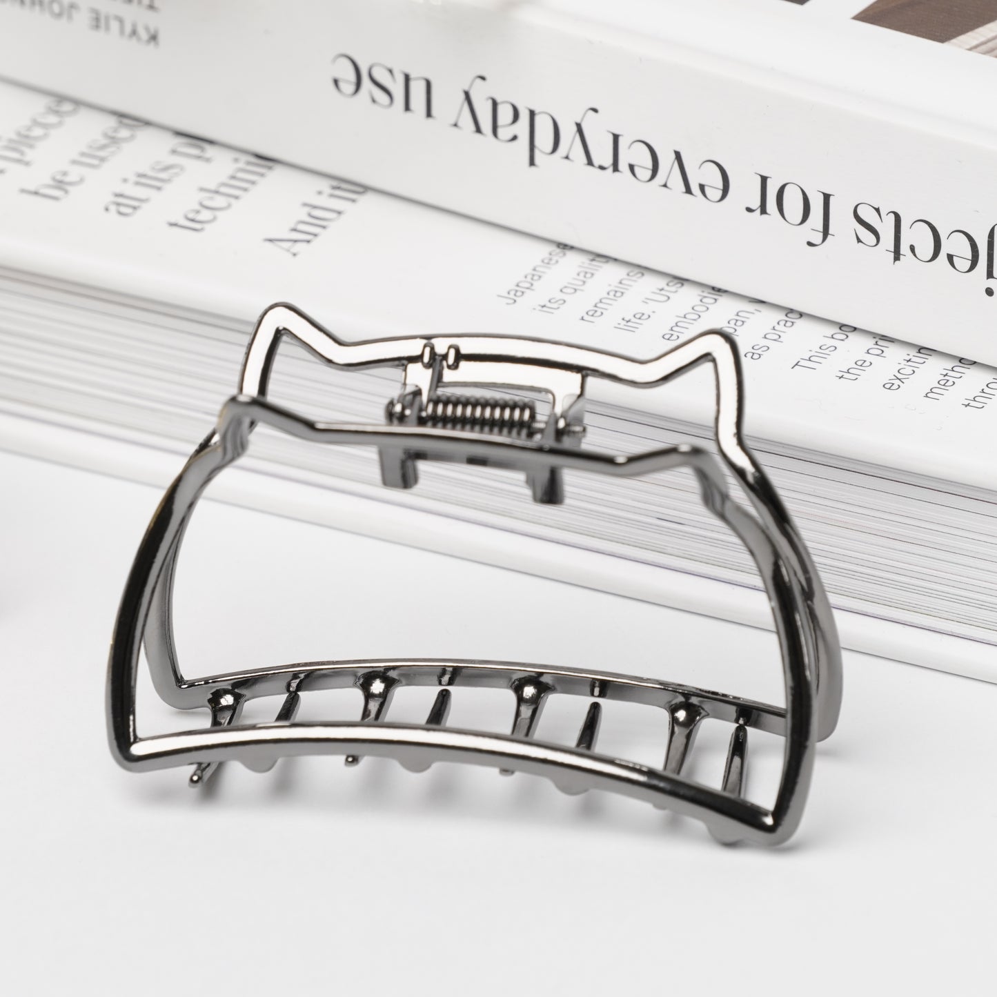 Cat Motif Metal Hair Clip – Gold and Silver