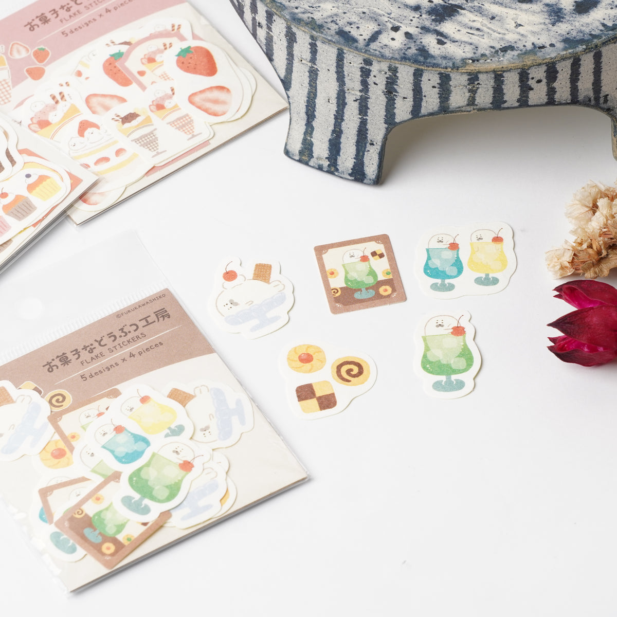 Okashi na Doubutsu Kobo Washi Flake Stickers - Cream Seal