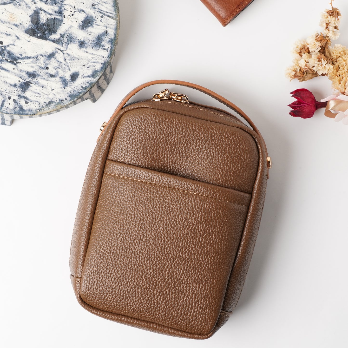 Rename Handle Vertical Makeup Pouch