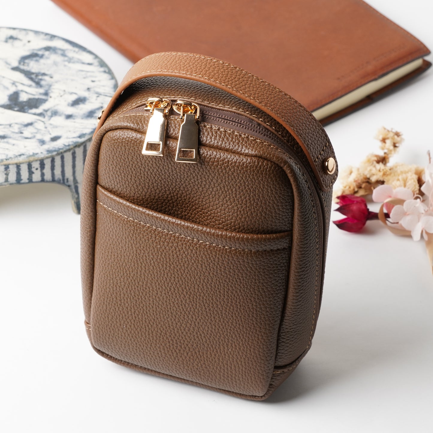 Rename Handle Vertical Makeup Pouch