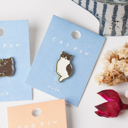 Mula Cat Pin Badge | Elegant Cat Osumashi