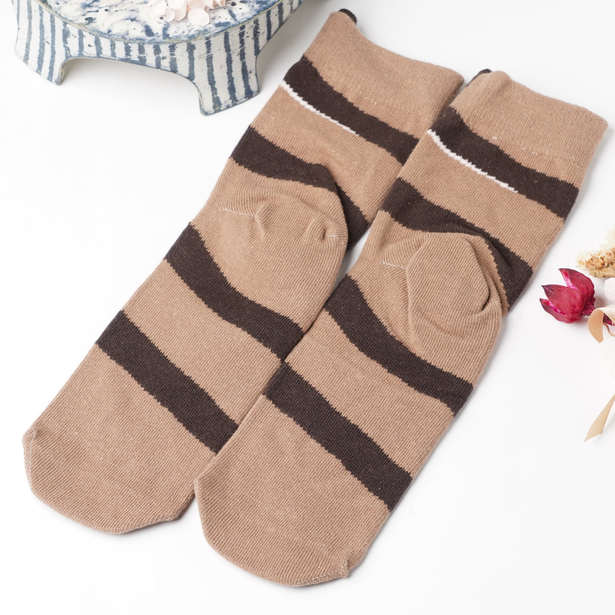Kusetsuyo Mejirooshi Socks – Mocha Dachshund
