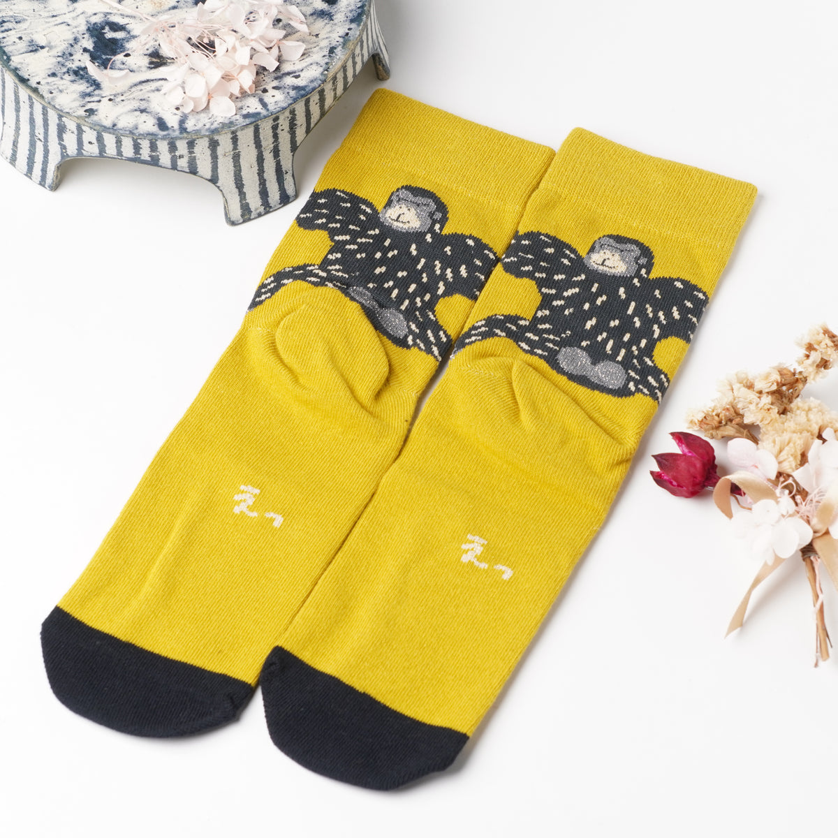 Kusetsuyo Gorilla Mustard Socks