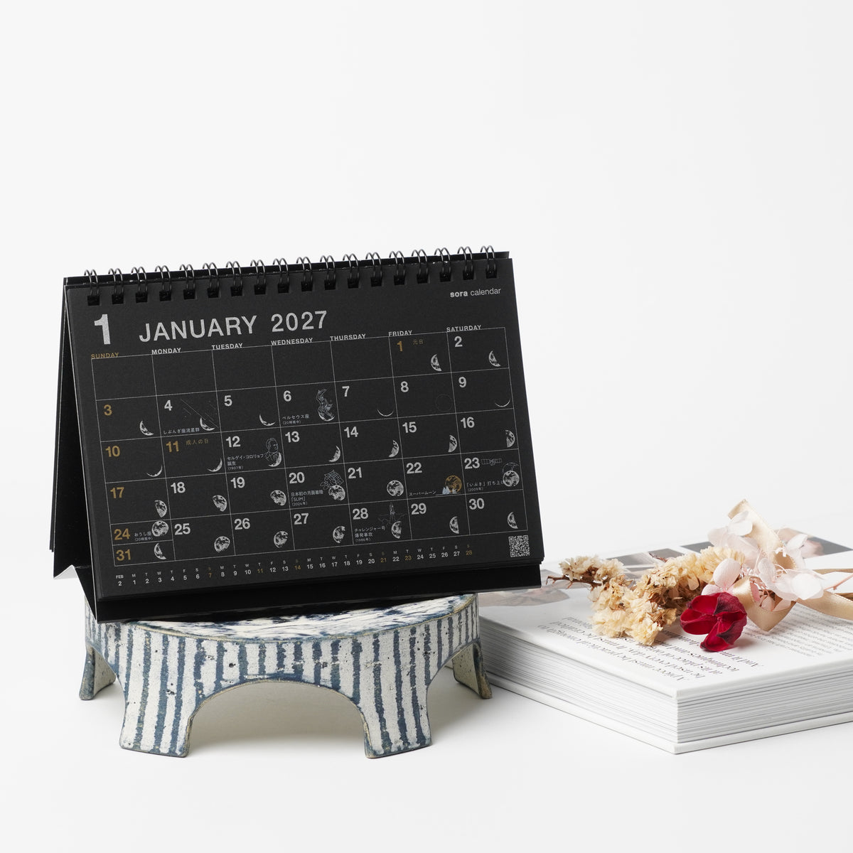 Sora 2027 Desk Calendar – Black