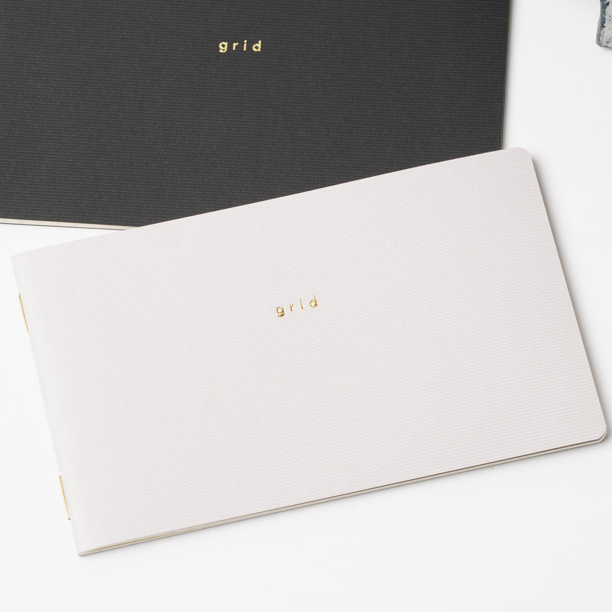 isshoni. Desk Grid Notebook PC13
