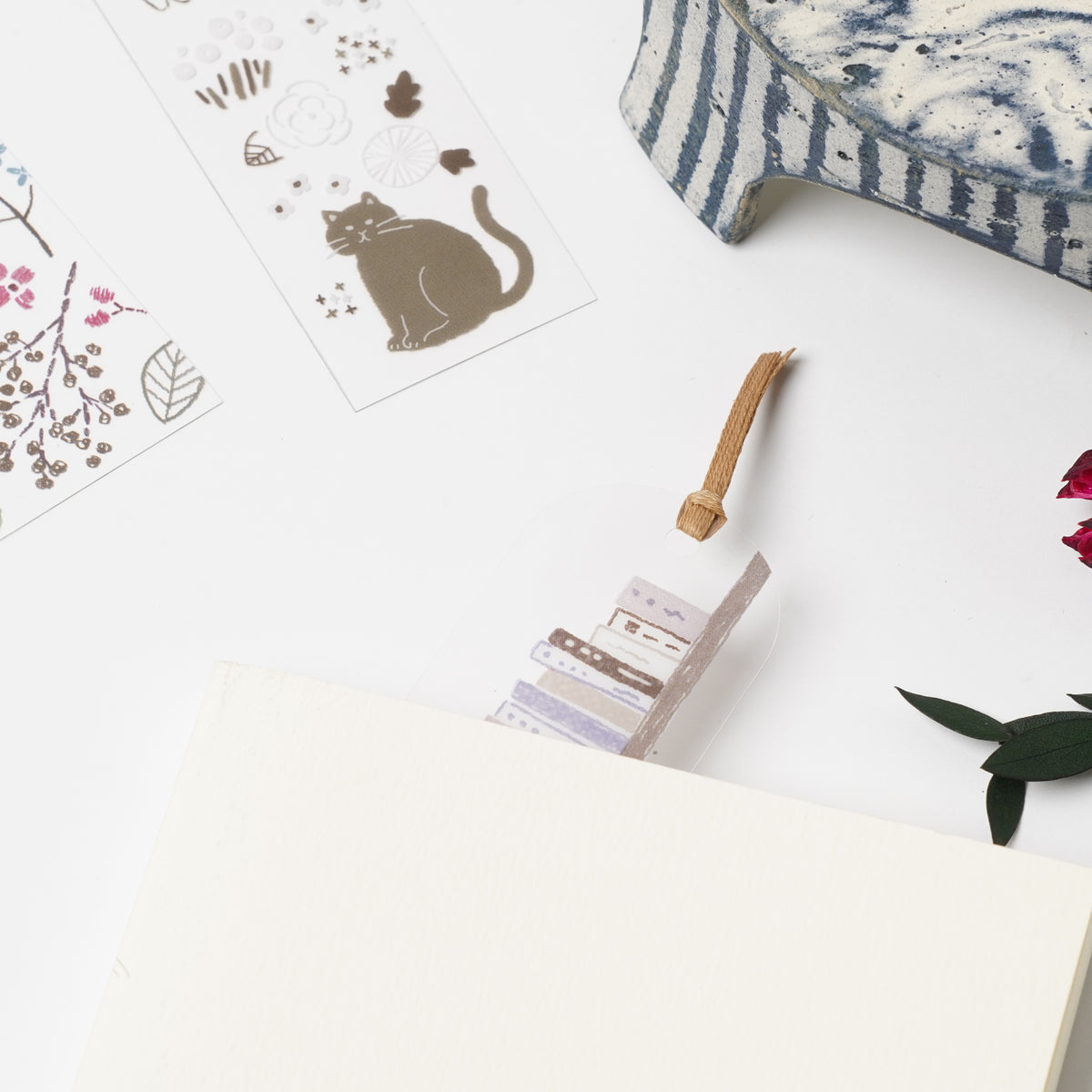 HONTOWATASHI Clear Bookmark – Cat Bookshelf