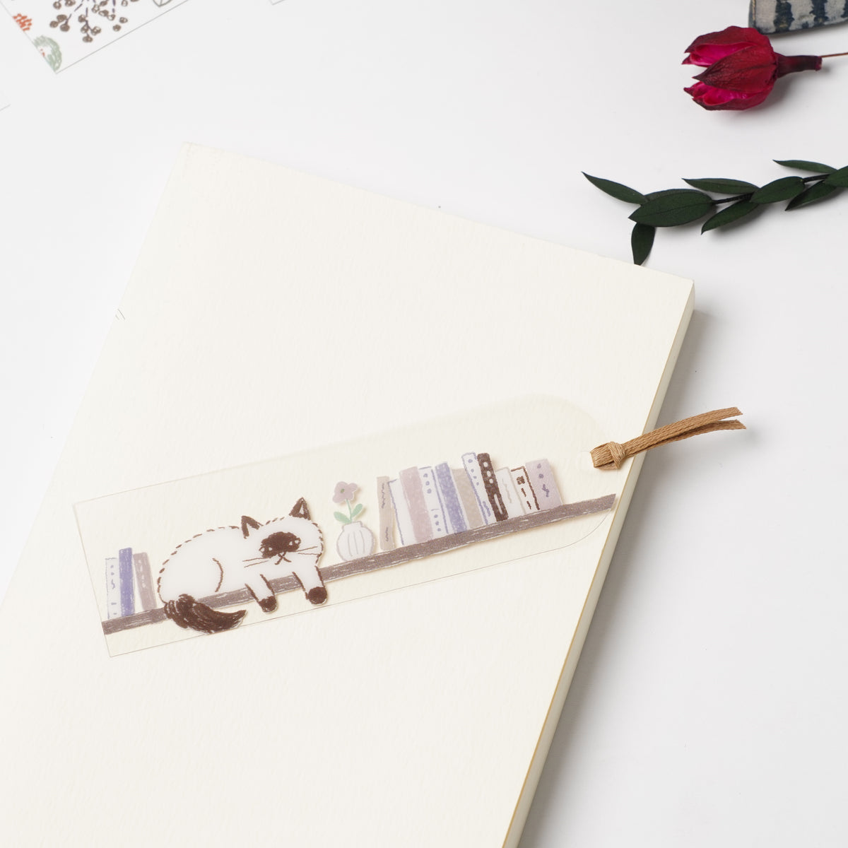 HONTOWATASHI Clear Bookmark – Cat Bookshelf